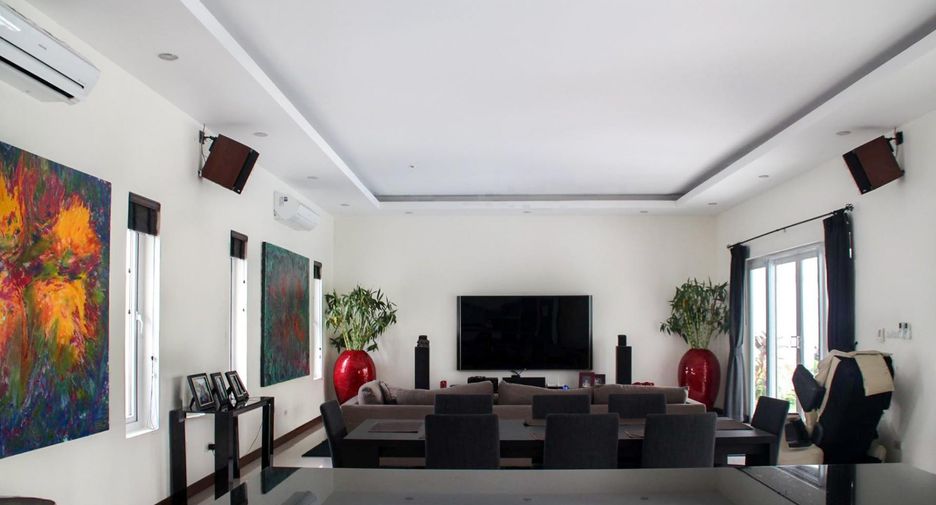 Palm Pool Villas