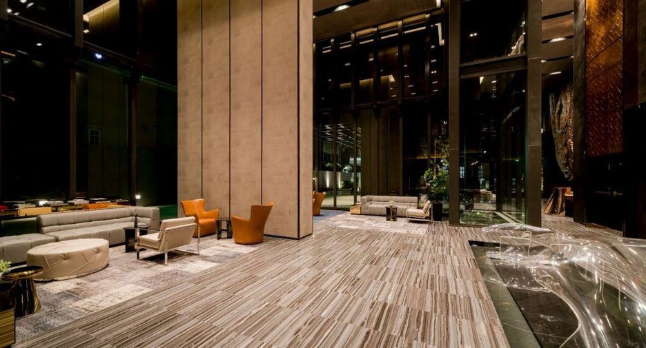 Ashton Silom