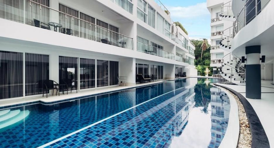 Sunset plaza karon