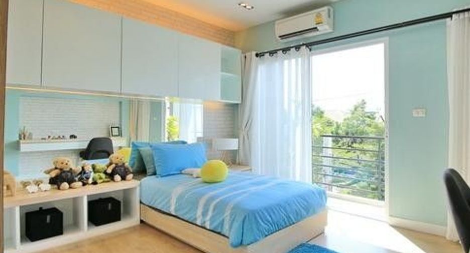 Baan Klang Muang Sukhumvit 77