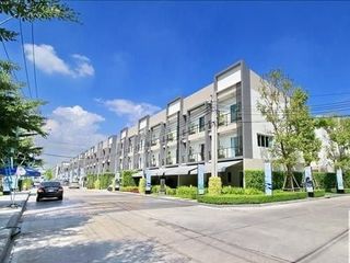 Baan Klang Muang Sukhumvit 77