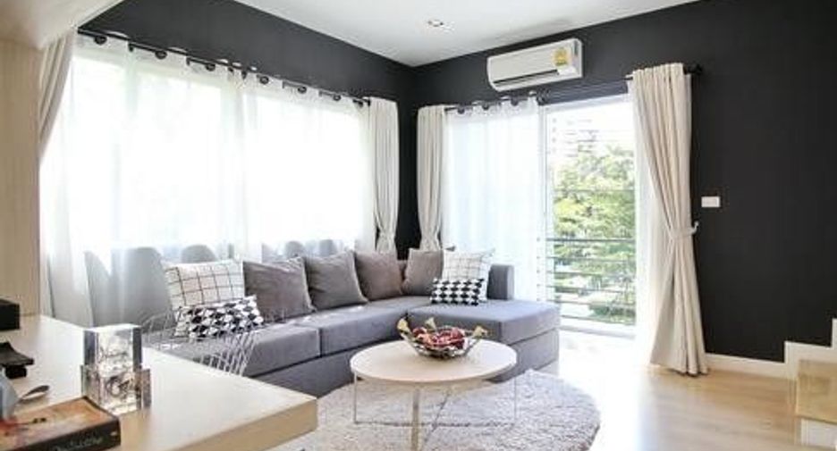 Baan Klang Muang Sukhumvit 77