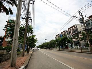 ไลฟ์ บางกอก บูเลอวาร์ด เพชรเกษม 81