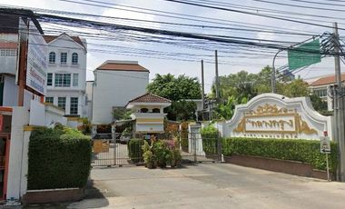 บ้านกลางกรุงสาทร-ถนนเหนือใต้