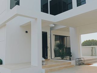 Продажа 4 спальни вилла в Банг Ламунг, Чонбури