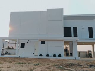 Продажа 4 спальни вилла в Банг Ламунг, Чонбури