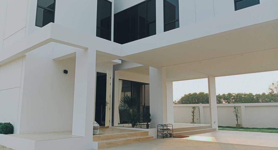 For sale 4 bedrooms villa in Bang Lamung, Chonburi
