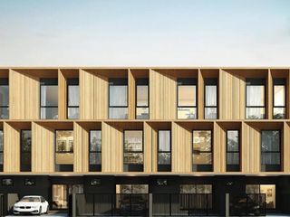 พลูม วัชรพล - เอกมัย