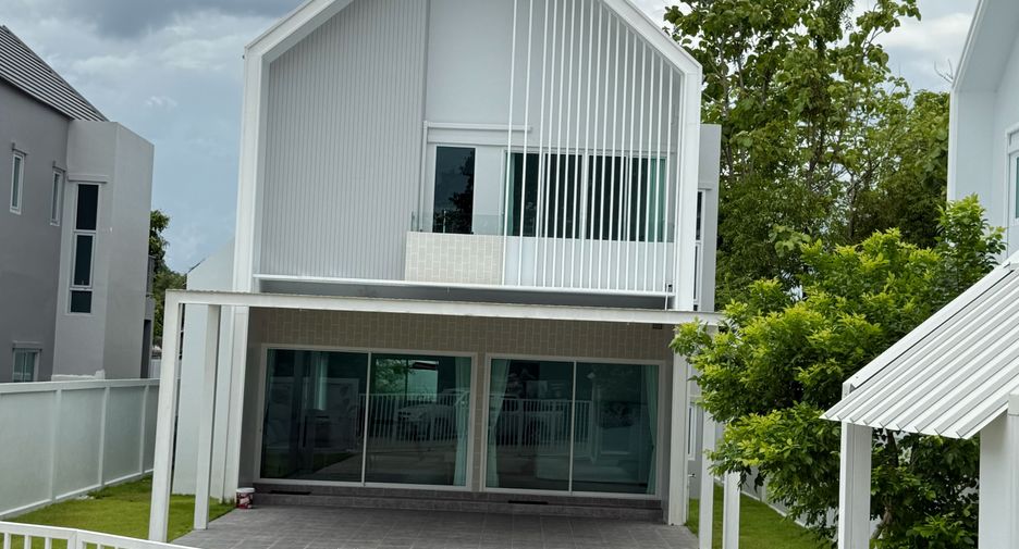 Norden Barn Beyond Sarapee