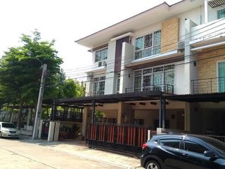Thanapat Haus Sathorn-Narathiwas
