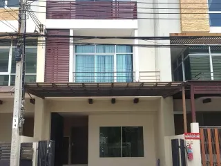 Thanapat Haus Sathorn-Narathiwas