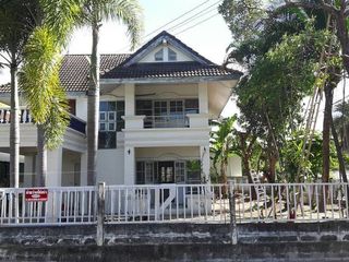 Thephathani Village