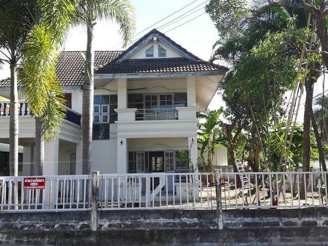 Thep Thani Village