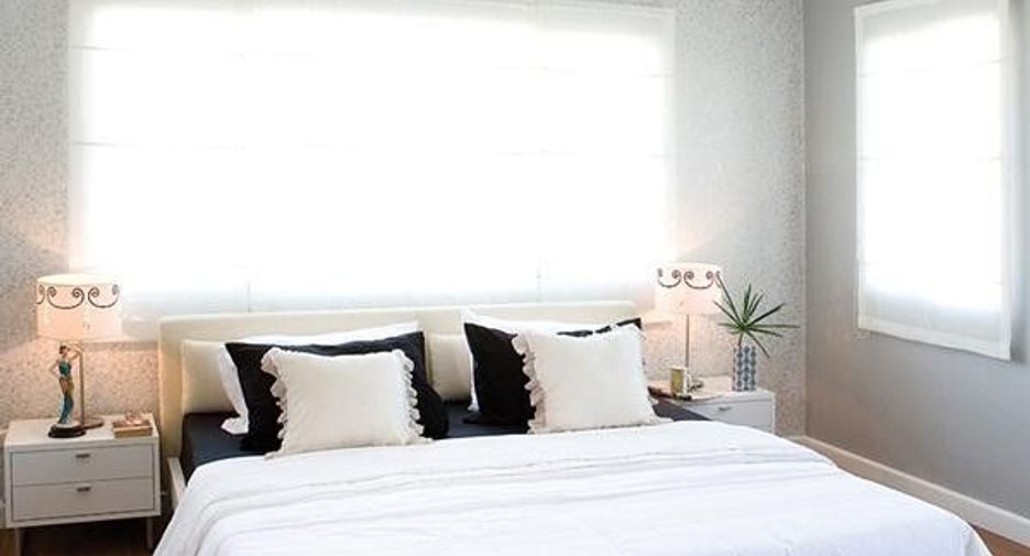 Parichart Suwinthawong