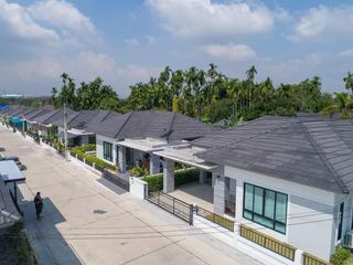 Vanarom Village
