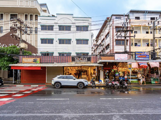Patong Social Hotel, Patong Beach
