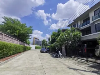 出售 4 卧室 独立屋 在 Don Mueang, 曼谷