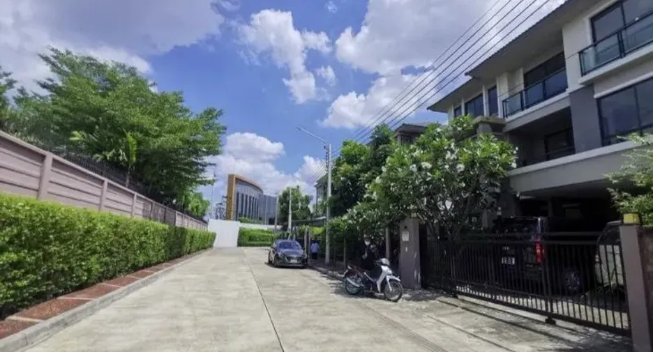 ภัสสร สรงประภา