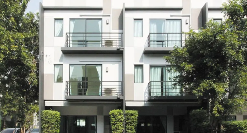 For sale and for rent 3 bed townhouse in Phra Pradaeng, Samut Prakan