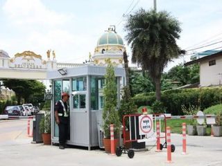 Дом в центре города, The Royal Vienna, Ratchawipa