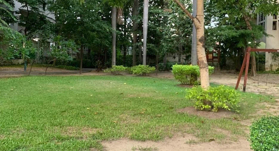 Paholyothin Park