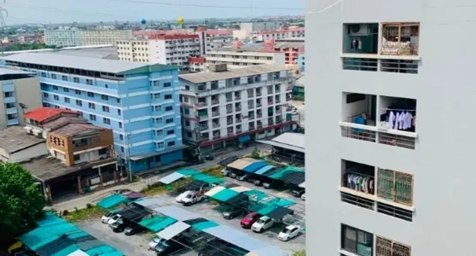 Condominium The Color Living Thepharak