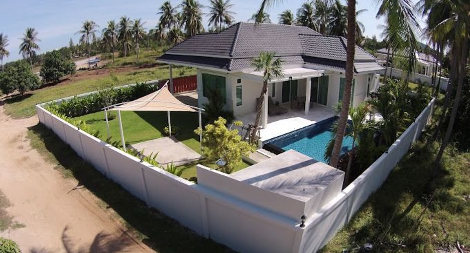 White Beach Villas