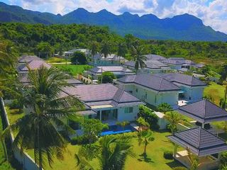 White Beach Villa