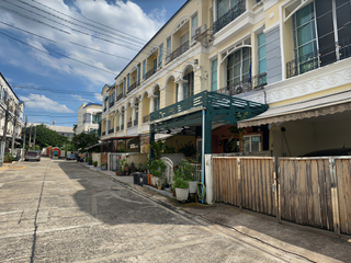 Haus in der Stadtmitte von Rama 9 Srinakarin