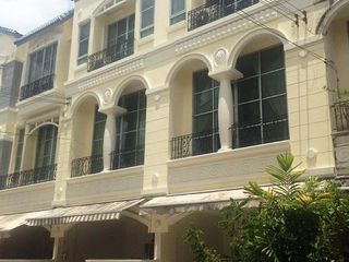 Haus in der Stadtmitte von Rama 9 Srinakarin