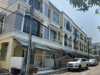 Haus in der Stadtmitte von Rama 9 Srinakarin