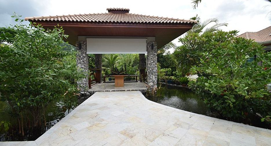 Hana Lani Village