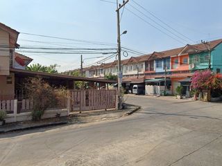 Taradonburi Village