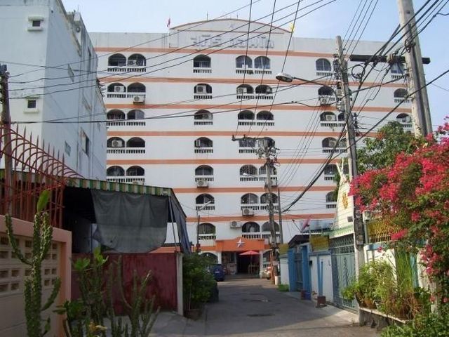 สุภีร์ คอนโดมิเนียม