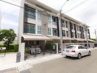 Haus in der Innenstadt, Rama 9 Autobahn