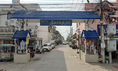 หมู่บ้านฉัตรหลวง