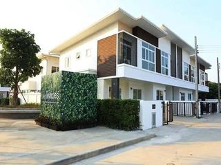 The Clover Townhome