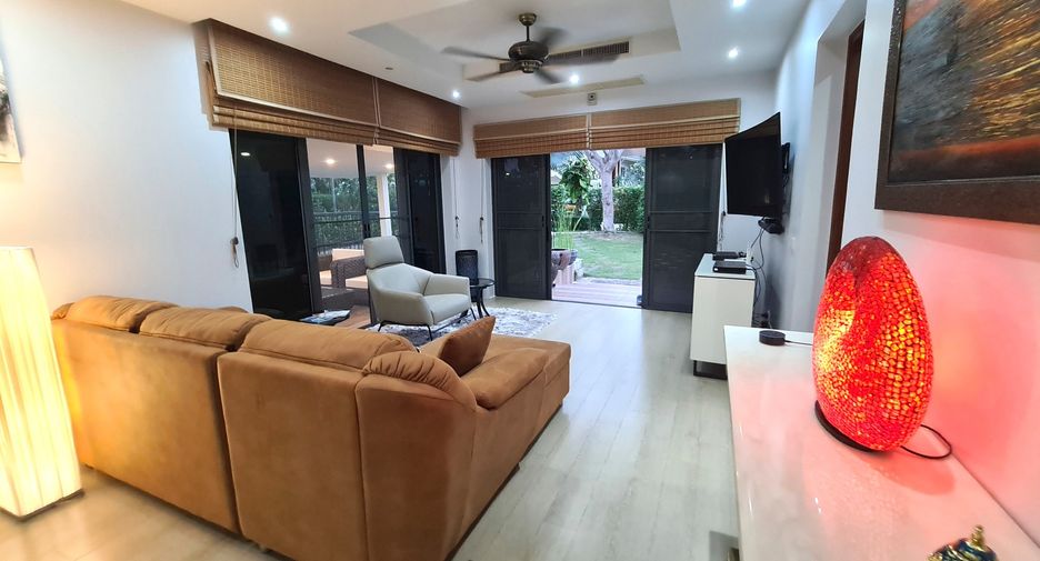 iCandi Hideaway