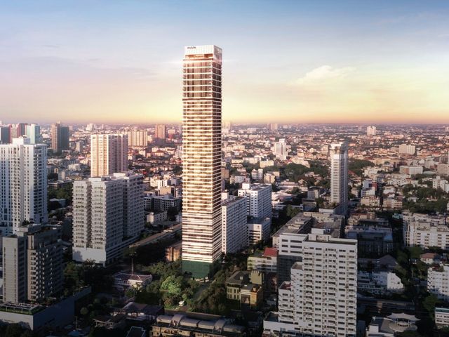 Noble Form Thonglor
