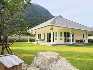 Mountain Garden Villa, Dolphin Bay