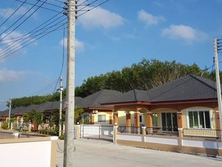 Baan Thanaphum Thung Song