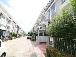 The estate Srinakarin 2