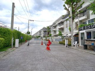 The estate Srinakarin 2
