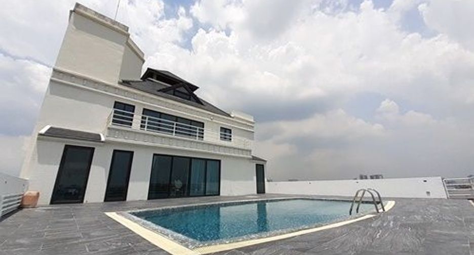Lotus House