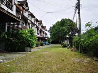 Haus, Garten, am Fluss