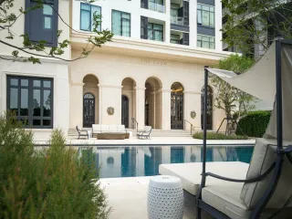 For sale 3 bedrooms condo in Khlong Toei, Bangkok