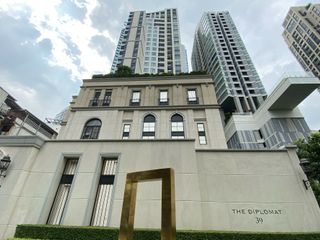 For sale 3 bedrooms condo in Khlong Toei, Bangkok