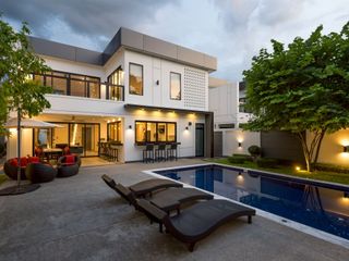 999@บ้านแหวน 现代泳池别墅