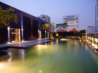 โคเรสซิโอ สาทร-พิพัฒน์
