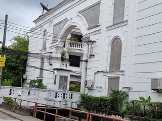 Leo Classic Place
